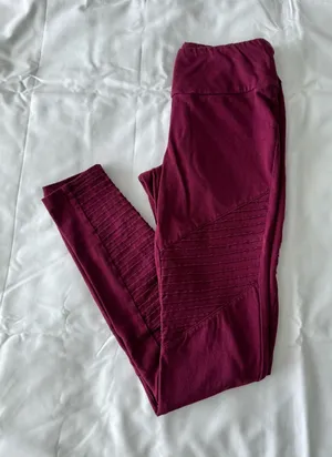 Maroon Leggings With Ruched Panel Details thumbnail 1