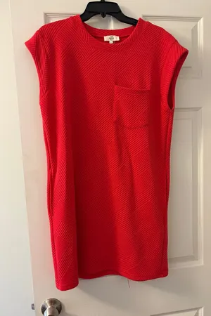 entro Red Textured Crewneck Shift Top thumbnail 1