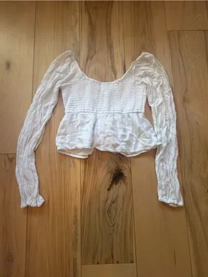 Hollister White Smocked Long Sleeve Crop Top XS thumbnail 3