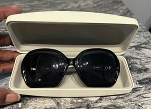 Elegant Black Sunglasses thumbnail 1