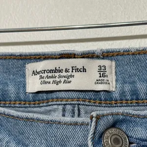 Abercrombie & Fitch The Ankle Straight Ultra High Rise Jeans Size 33 / 16 thumbnail 3