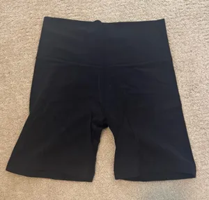Aritzia Butter Biker Shorts 6” thumbnail 1