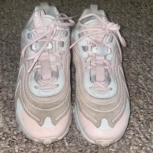 Womens Nike Air Max 270 React Photon Pink thumbnail 2
