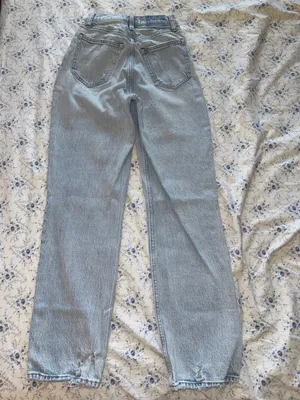 Abercrombie & Fitch Light Wash Ultra High-Rise Straight Jeans thumbnail 4
