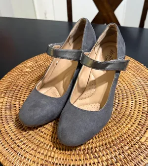 Dexflex Comfort Womens Grey Faux Suede Mary Jane Block Heel Pumps Size 7 thumbnail 1