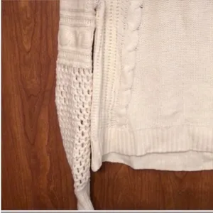 American Eagle Size Small Chunky Classic White Cable Knit Sweater. thumbnail 5