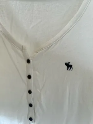 Abercrombie & Fitch White V-Neck Long Sleeve Slim Fit. thumbnail 2