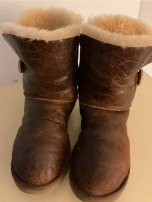 UGG women brown leather distressed Bailey button short classic boots US 7 thumbnail 8