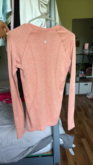 Lululemon Swiftly Tech Long Sleeve Shirt thumbnail 2