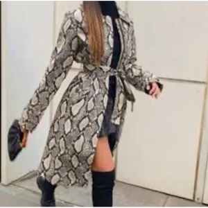 Choosy NWT Women Small Faux Snakeskin Leather Trench Coat Duster Jacket Chic thumbnail 3