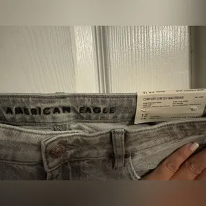NWT American Eagle Straight Mom Jean thumbnail 2