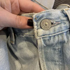 Levis Premium Big E 501 Original Fit Jeans Light Wash Denim Womens W27 L31 (30) thumbnail 3