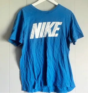 The Nike Tee Retro Graphic T-shirt M thumbnail 1