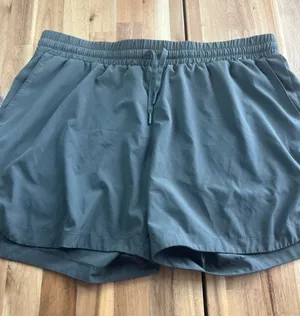 Mondetta Performance Luxury Olive Green Athletic Shorts Women’s XL thumbnail 1