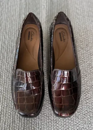 Clarks Collection Dark Brown Burgundy Crocodile Loafers Size 8.5 thumbnail 1