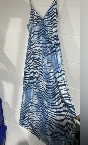 Dress medium thumbnail 1