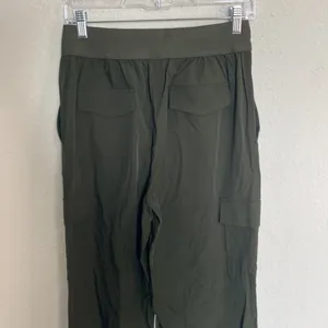 HALARA Green High Waisted Multiple Pocket Wide Leg Nylon Cargo Pants Small NWT thumbnail 5