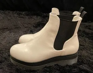 MIA Trendy white boots thumbnail 1
