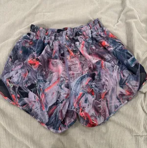 Lululemon Hotty Hot Shorts 4" 4 Low-Rise thumbnail 2