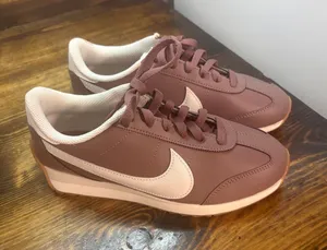 Nike mauve pink sneakers size 7 thumbnail 1