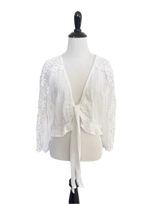 NWT American Eagle White V-Neck Lace Tie-Front Cropped Blouse Size Medium thumbnail 3