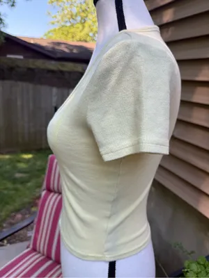 Me to We Pale Yellow Ribbed Henley Crop Top size S Small thumbnail 2