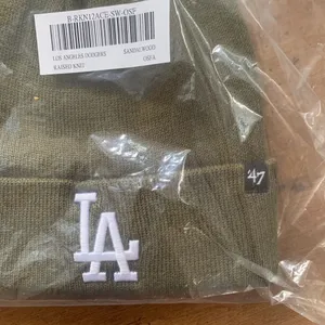 Authentic ‘47  Los Angeles Dodgers Basic Raised Knit Cuffed Olive Beanie thumbnail 6