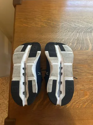 On Cloud Shoes thumbnail 4