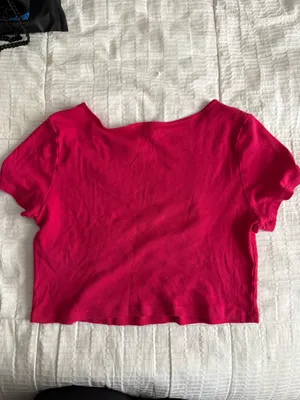 Red H&M Divided Hot Pink Crop Tee Tshirt Women Medium thumbnail 2