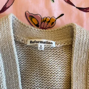 Reformation Emmy Cotton Cashmere Sweater Vest in Beige thumbnail 3