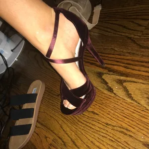 maroon jessica simpson velvet heels 6.5 thumbnail 2