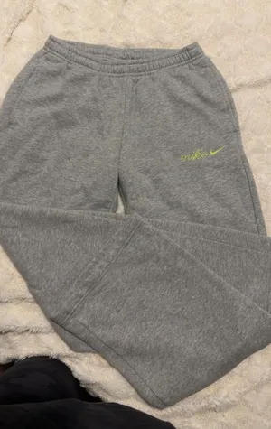 Nike sweatpants thumbnail 1