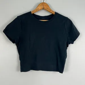 Hollister baby tee thumbnail 2