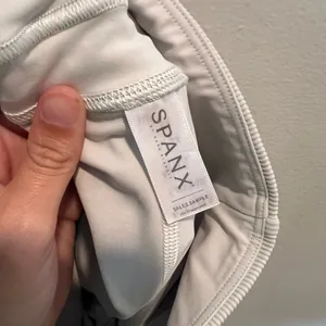 SPANX- Contour Rib Front Slit Skort White Size M thumbnail 6