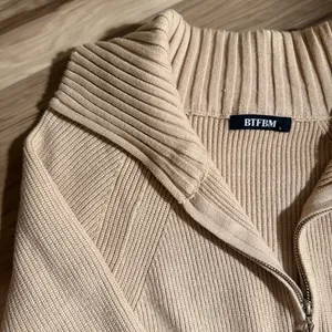 Women’s Beige Sweater Tan Size L thumbnail 2