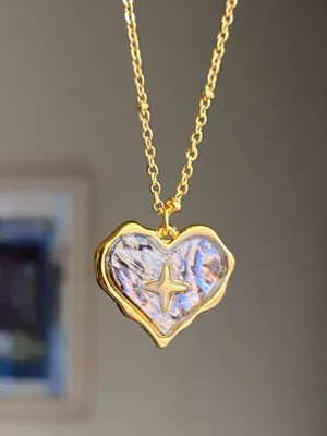Handmade gold tone stainless steel heart sparkle shell necklace🐚⭐️🌀 thumbnail 2
