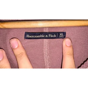 Abercrombie & Fitch Pink Ribbed Knit V-Neck Long Sleeve Henley Blouse Size XL thumbnail 3