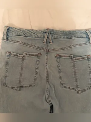 Good American flare jeans thumbnail 4
