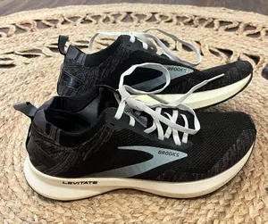 Womens Size 9.5 (B) Brooks Levitate 4 Shoes Black Gray Athletic Running Sneaker thumbnail 1