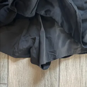 Elegant Black Ruffled Women's Skorts Size L thumbnail 5