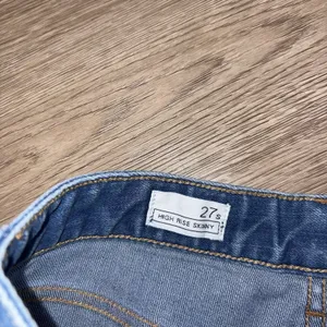 Gap Women's Denim High Rise Skinny Shorts thumbnail 2