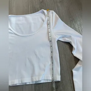 OQQ White Scoop-neck Long Sleeve Crop Top Size Small thumbnail 5
