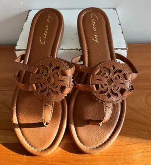 Circus NY Sam Edelman Women Cognac Brown Medallion‎ Thong Flat Sandals Size 7 thumbnail 1