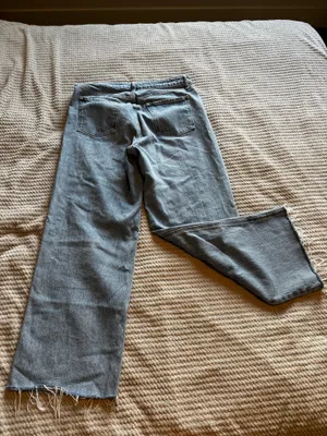 Old Navy Extra High-Rise Wide-Leg Jeans thumbnail 3