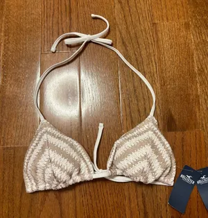 Hollister NWT  CROCHET-STYLE STRING TRIANGLE BIKINI TOP thumbnail 2