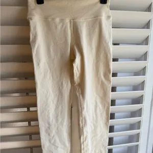 ALO Yoga Women's Ivory Leggings Highwasited thumbnail 5