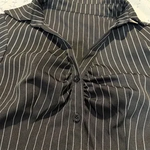 SHEIN Women's M Black Striped Short Sleeve Button-Up Shirt Casual thumbnail 2