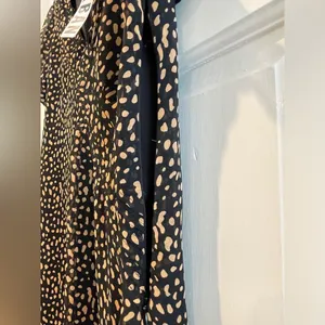 Urban Outfitters V-Neck Flutter Sleeve Leopard‎ Dress Brown Black Size Small NWT thumbnail 5