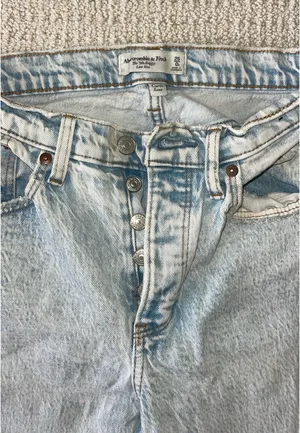 Abercrombie 90s Baggy Low-Rise Jeans Curve Love thumbnail 2