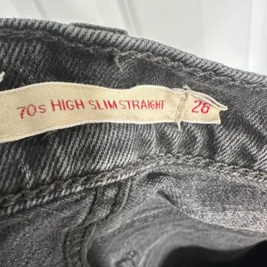 Levi's 70s High Slim Straight Jeans‎ Womens 26 Black Washed Stretch Denim Heavy thumbnail 5